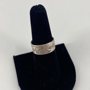 Vintage R. Twinhorse bear sterling silver ring